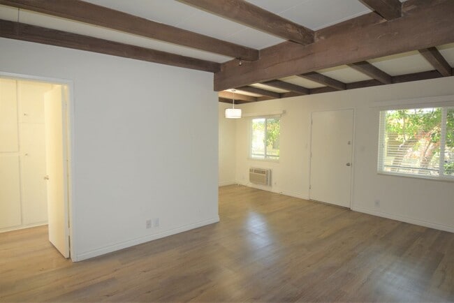 Building Photo - 6125 Whitsett Ave