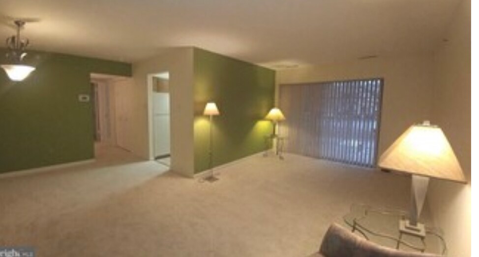 Primary Photo - 201 Cross Pointe Ct