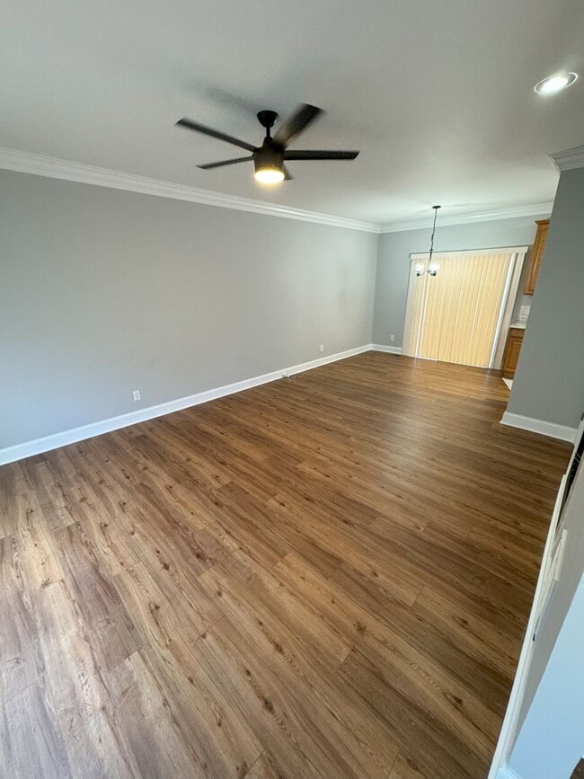 Building Photo - Discover Your Dream Home