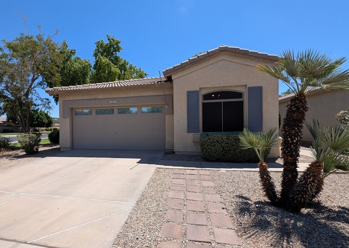 Foto principal - 3 Bedroom Home in the Crismon Crossing Com...
