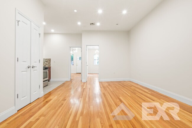 Foto del edificio - 305 Clarkson Ave