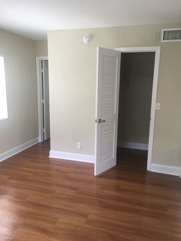 Foto del edificio - 2 br, 2 bath Apartment - 400 SW 9th St # N
