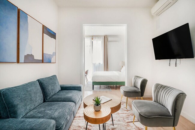 Foto del edificio - 319 E 14th St