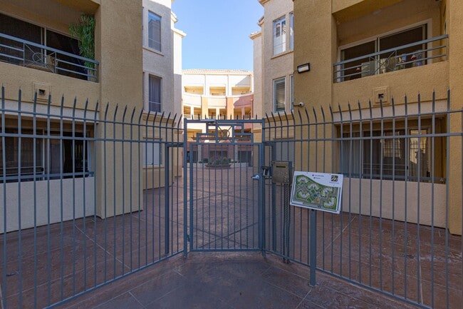 Building Photo - 2 Bedroom 2 Bath Condo in Guard Gated Comm...