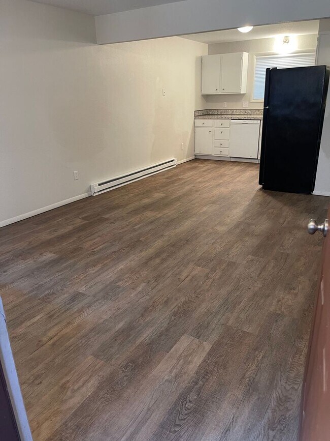 Building Photo - 426 W Babcock St