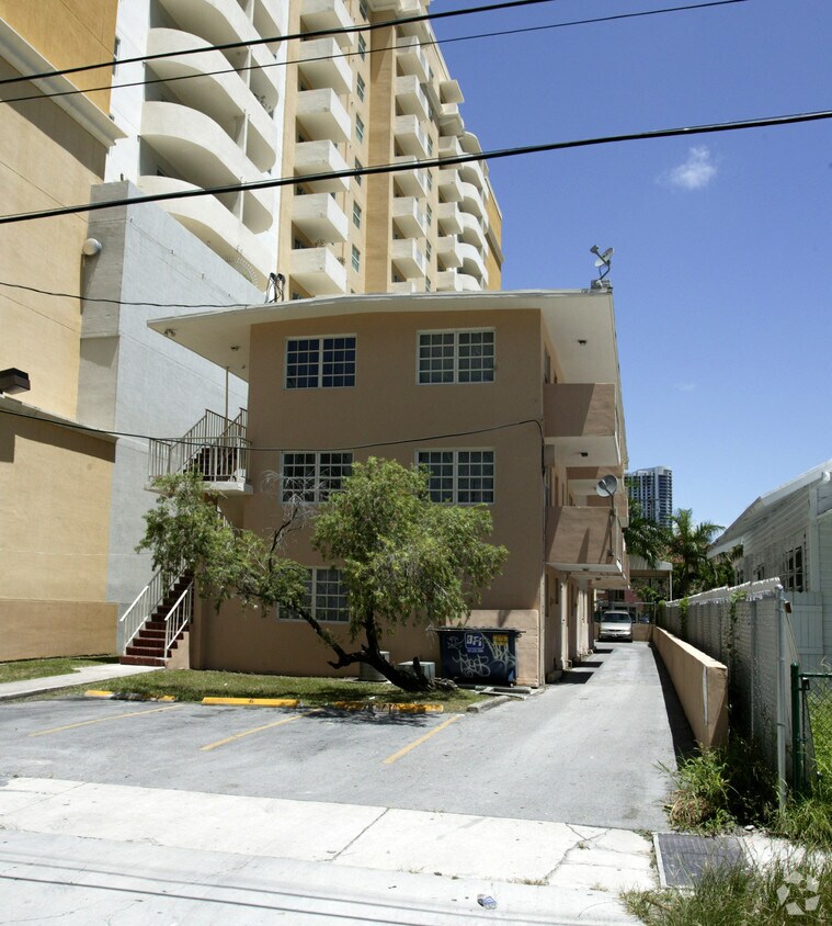 Primary Photo - 27 SW 11th St