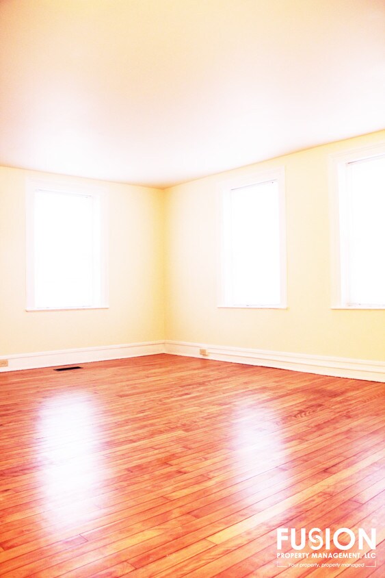Primary Photo - 204 Pine St