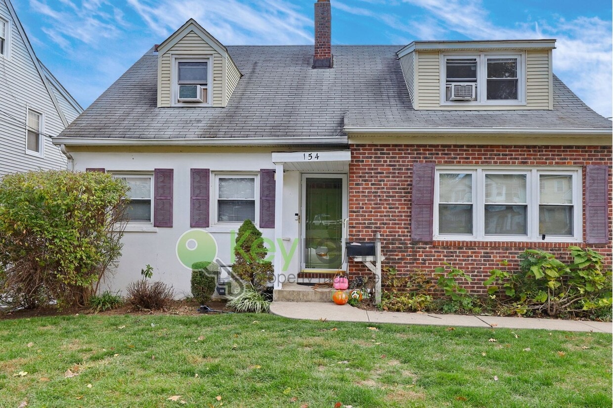 Primary Photo - Spacious 1-Bedroom Apartment with Bonus Li...