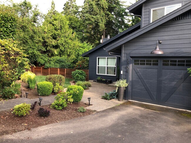 Foto del edificio - 5704 SW Hamilton St