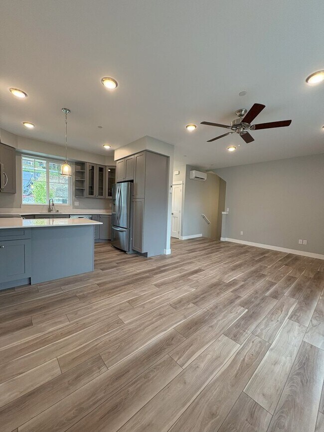 Foto del edificio - New Townhome with 3 Masters