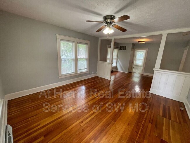 Foto del edificio - 1643 E Belmont St
