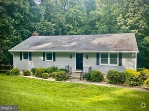 Building Photo - 6405 White Oak Ct