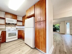 Building Photo - 44-105-105 Laha St
