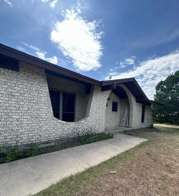 Foto del edificio - 194 Private Road 4660
