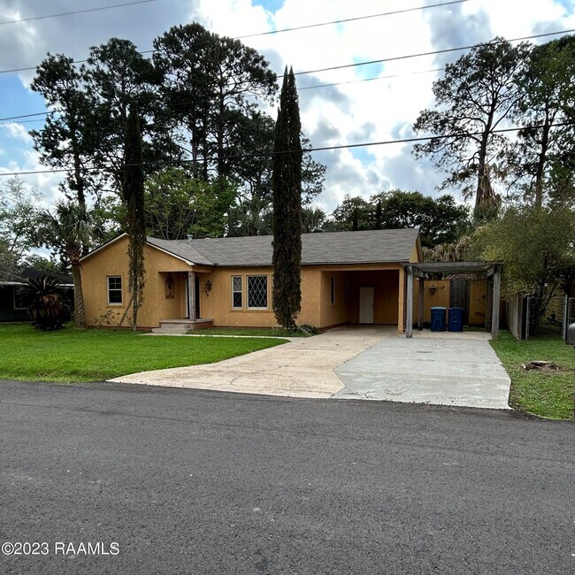 Building Photo - 139 Fallbrook Ave