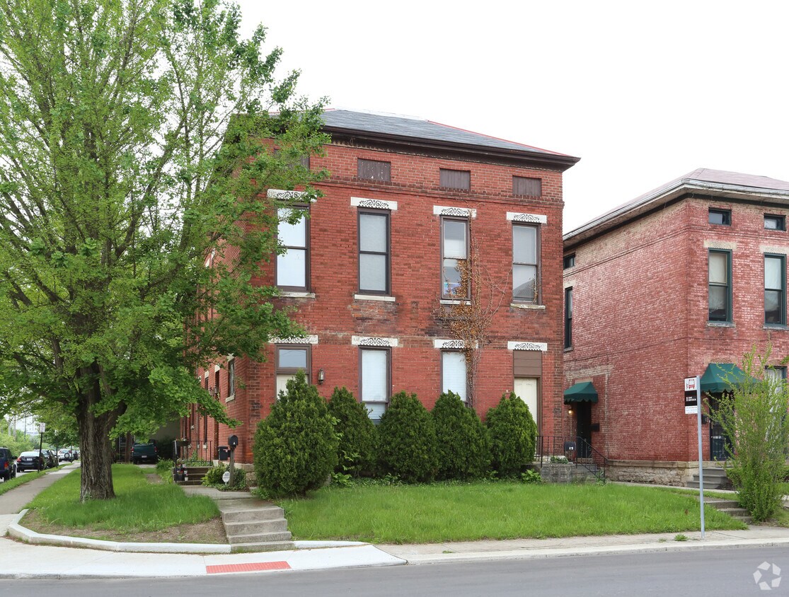 Primary Photo - 629-631 Oak St