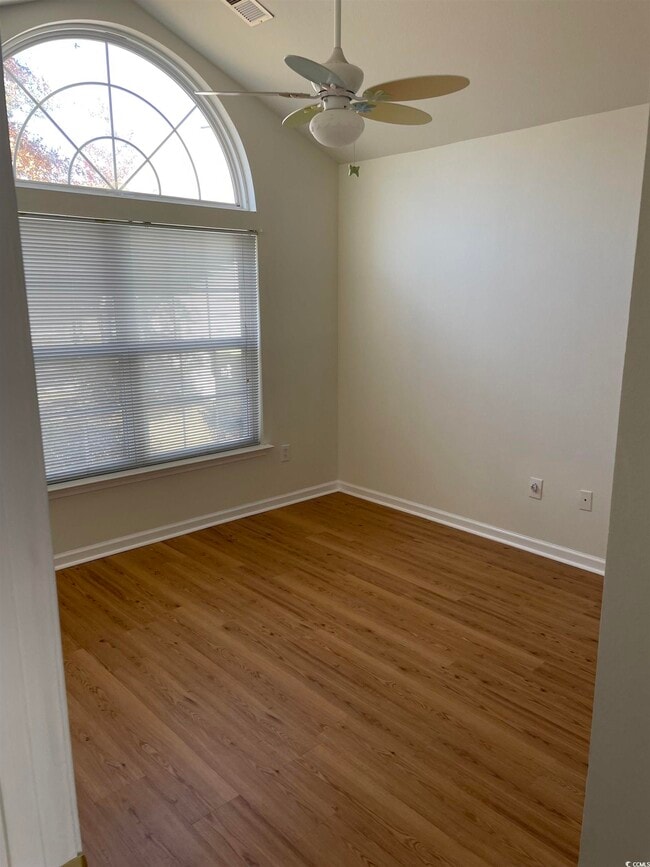 Foto del edificio - 204 Bittersweet Ln