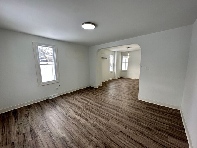 Building Photo - Beautifully Remodeled 3 Bedroom Home in Do...