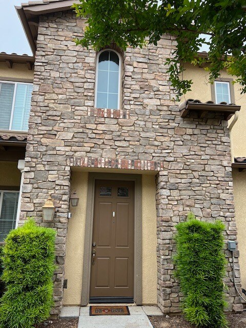 entrywalk to entry - 23900 Brescia Dr