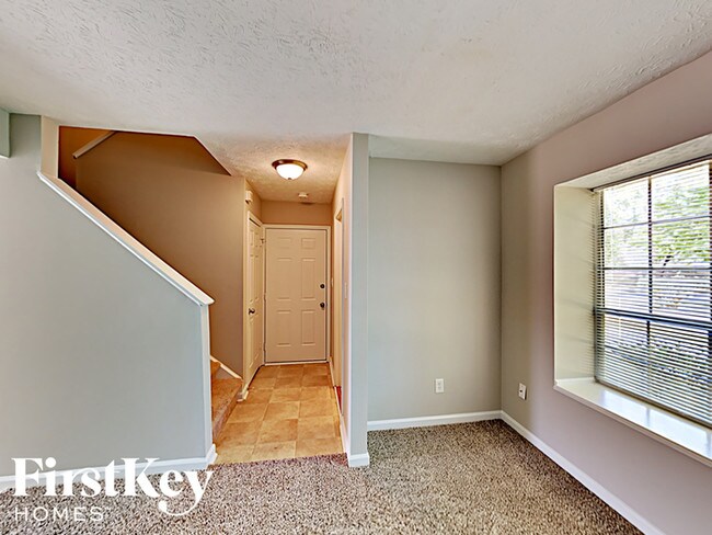Building Photo - 2600 Stratford Ln