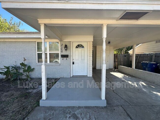 Foto del edificio - 2108 Westchester Dr