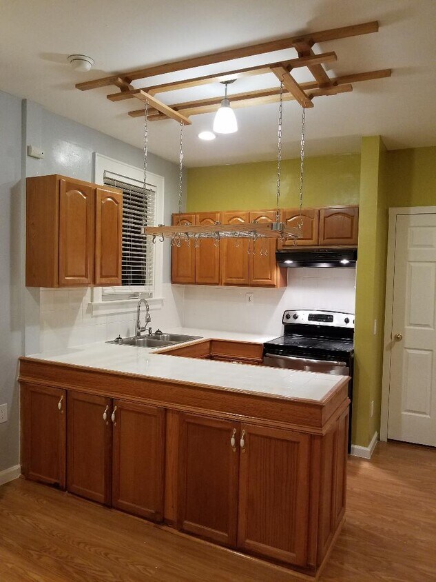 Foto principal - 829 N Salina St