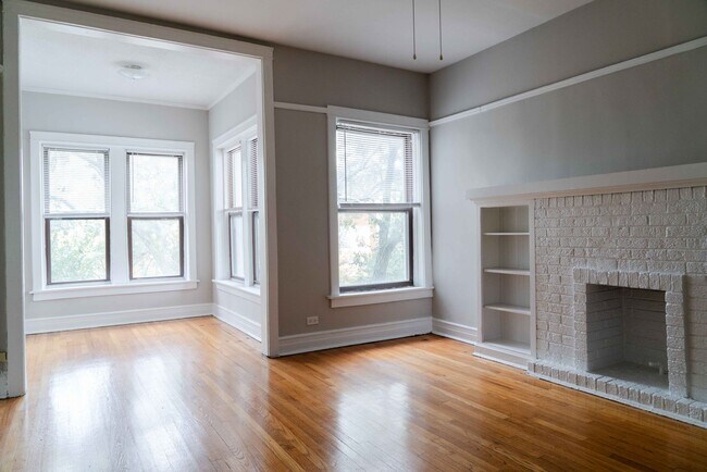 Foto del edificio - Uptown / Ravenswood - Studio - w/ Decorative Fireplace