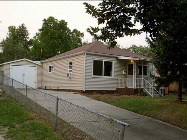 Foto del edificio - 741 Lewis Ave