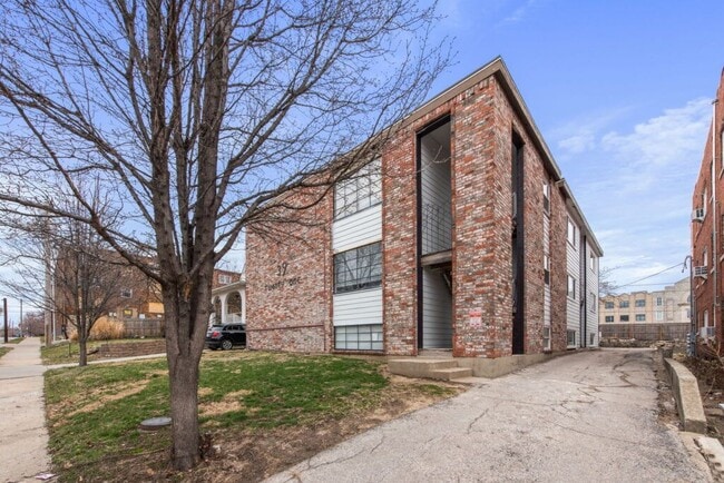 Building Photo - 3921 WYANDOTTE