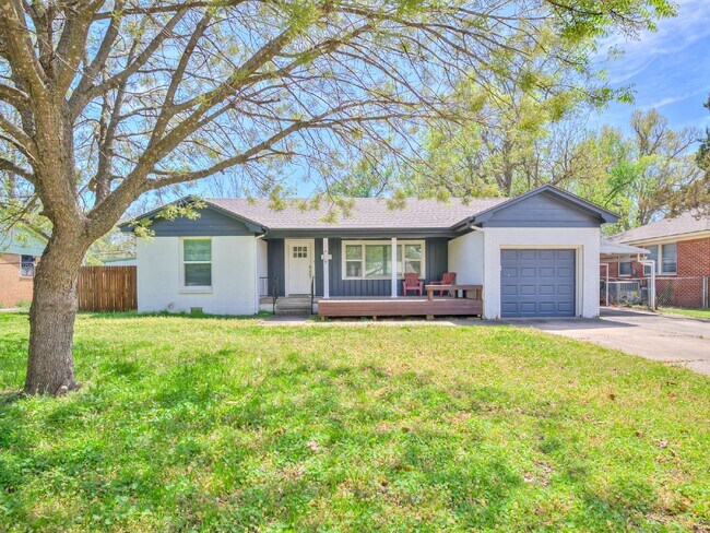 Building Photo - Beautiful Home Just Minutes from the OU Ca...