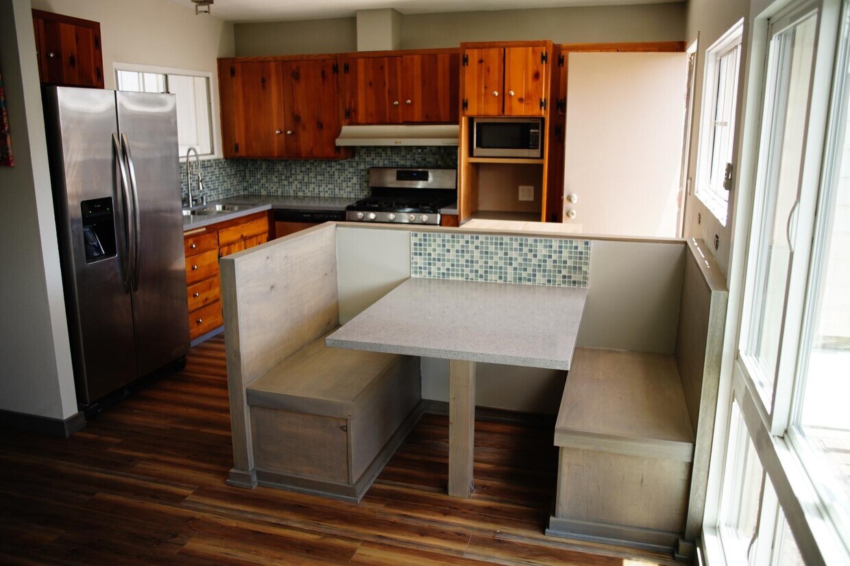 Primary Photo - 2534 Bartel St