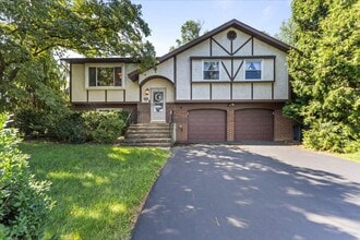 Building Photo - 2842 Andrea Dr