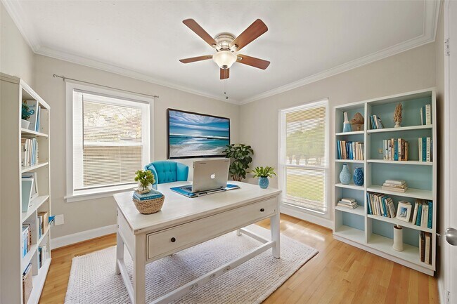 Foto del edificio - 10803 Doud St