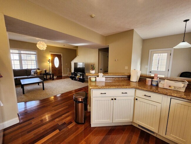 Foto del edificio - Large 3 Bedroom/3.5 Bath Townhouse Near Ho...