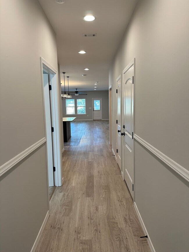 Foto del edificio - 3/2 in THE perfect location.  Close to eve...