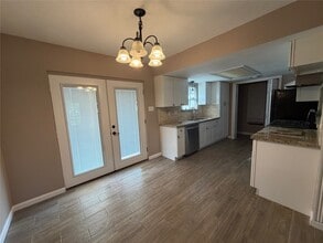 Building Photo - 2118 Marot Dr
