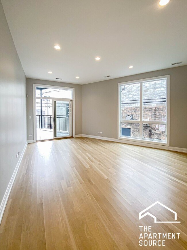 Photo - 1050 W Cornelia Ave Apartment