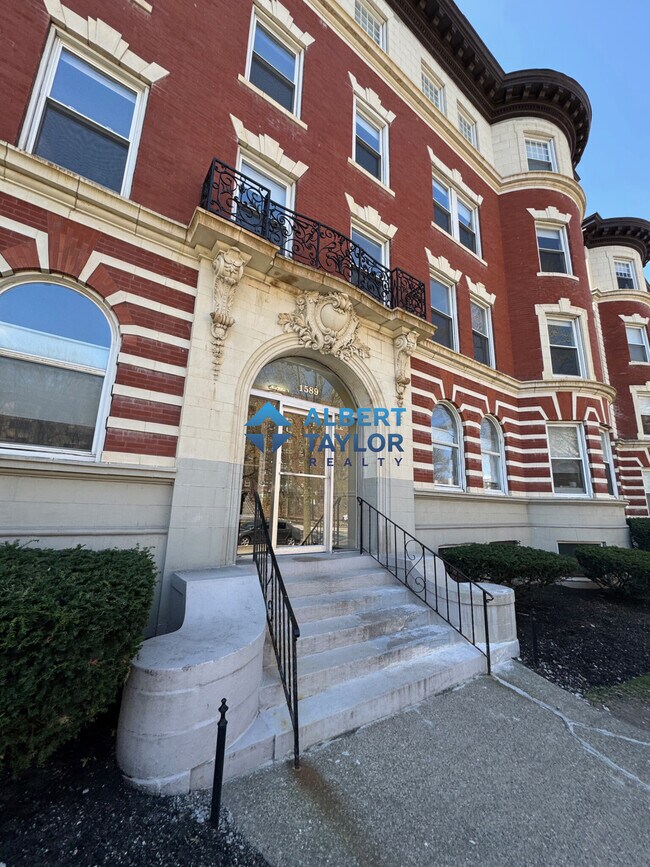 Foto del edificio - 1581 Beacon St
