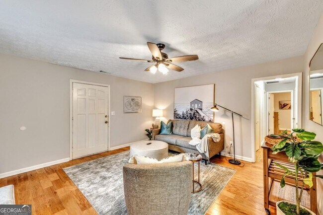 Foto del edificio - 160 Booth Rd SW