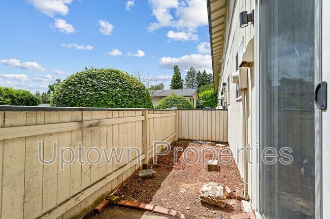 Foto del edificio - 13000 NW Cornell Rd