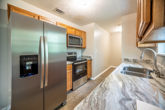 Building Photo - 4750 Rhett Dr