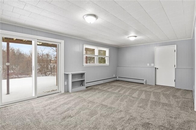 Building Photo - 786 Five Mile Line Rd