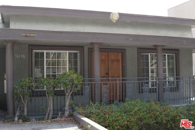 Building Photo - 1016 Palm Ave
