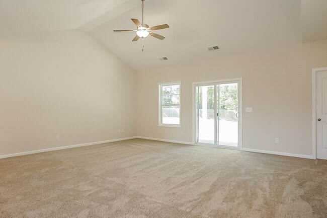 Foto del edificio - 360 Bainbridge Dr