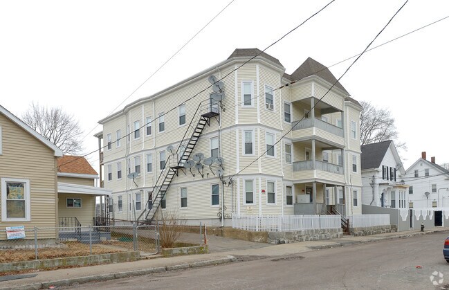 Building Photo - 21 Highland St