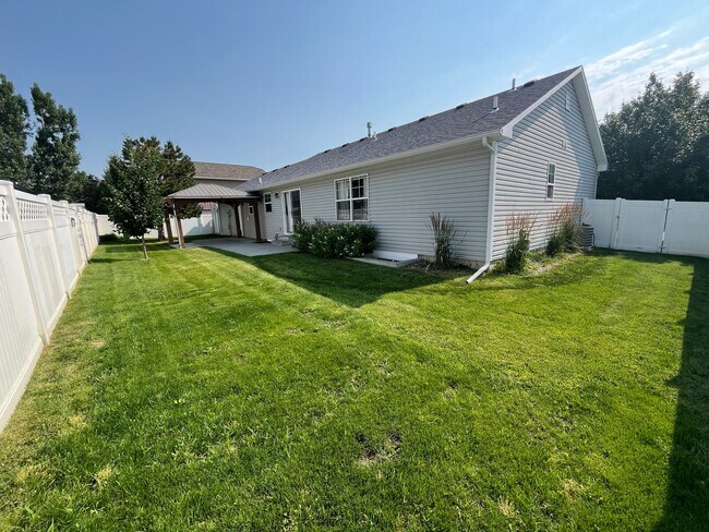 Building Photo - 5 bedroom house for rent