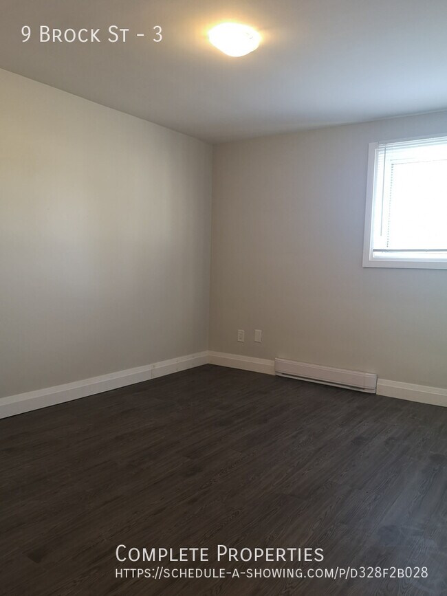 Building Photo - Renovated Two Bedroom in AMAZING Port Dalh...