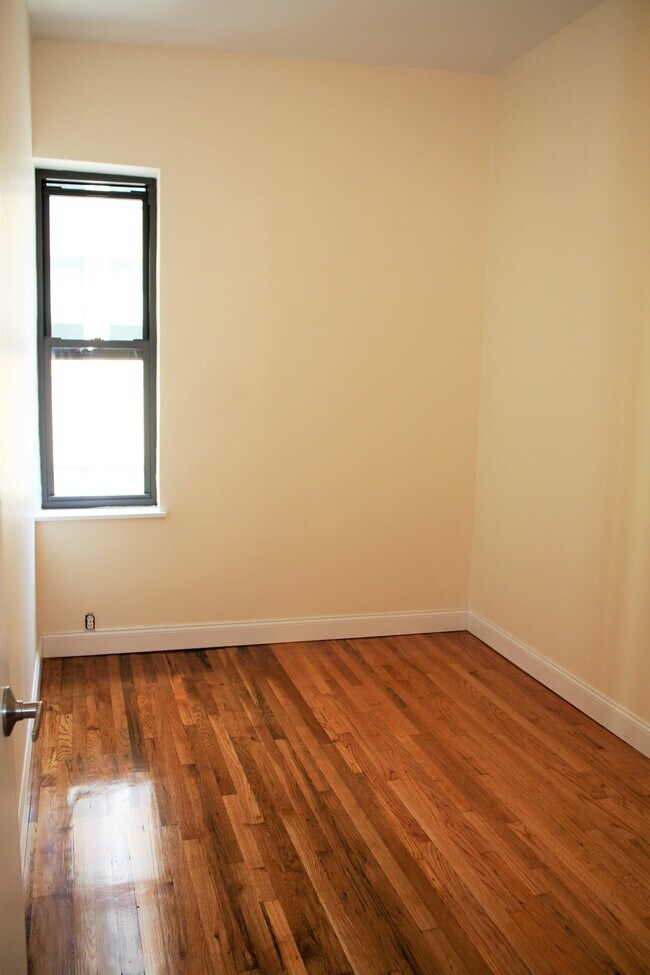 Building Photo - 763 2nd Ave