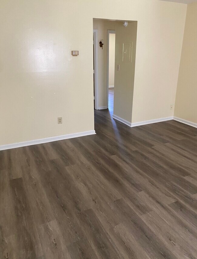 Foto del edificio - 4505 #2 Landside Drive