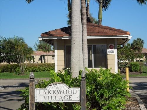 Foto del edificio - 10106 Twin Lakes Dr